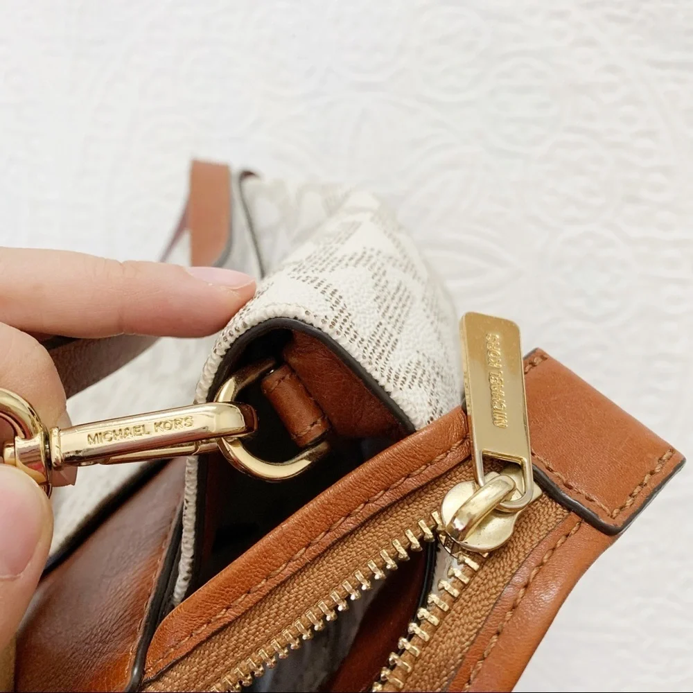 Michael Kors Hudson Satchel, Signature Logo Vanilla /‎ Acorn